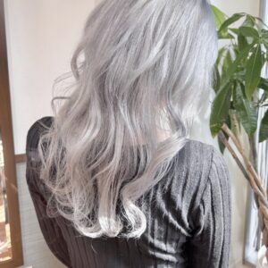 東京都中野区の美容室Re:ta Hair【リタヘア】は中野坂上徒歩１分の場所でホワイトシルバーにしましょう
